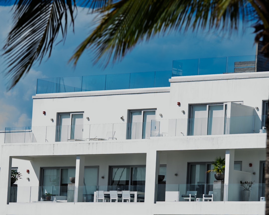 Photo housing expensive