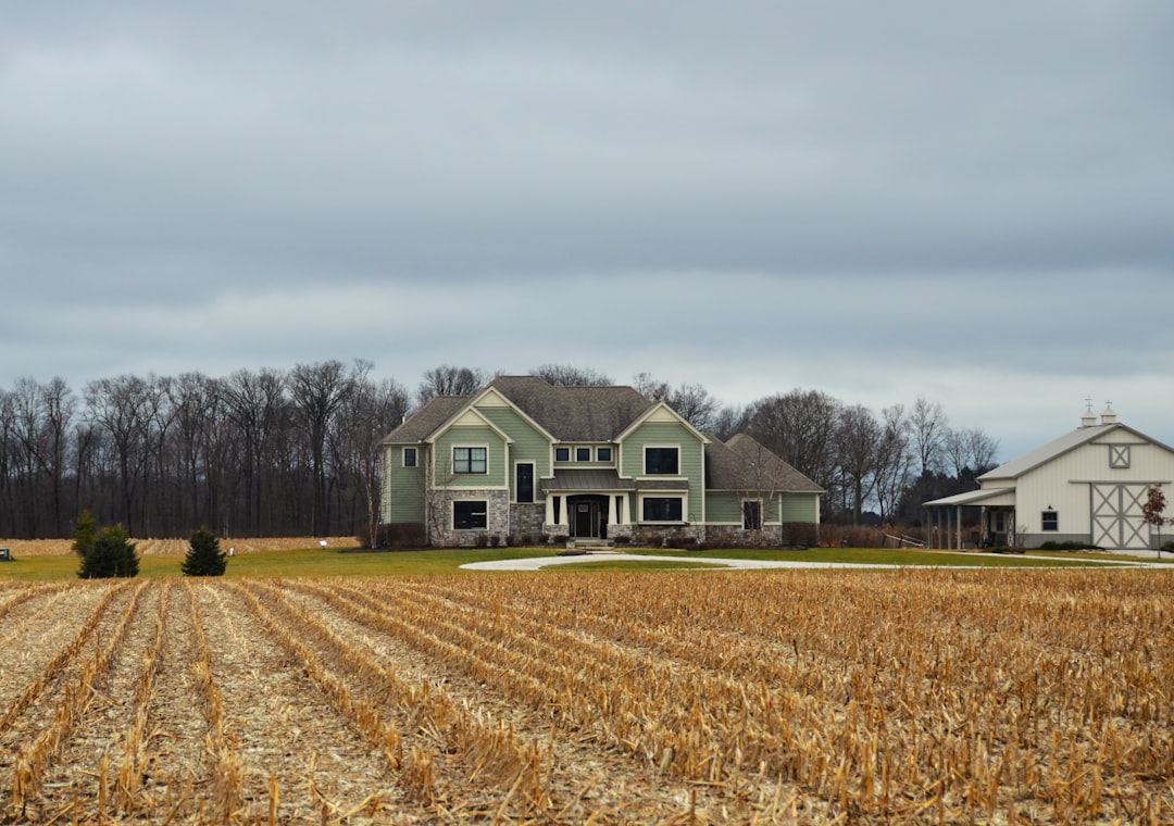 Photo farmland real estate market crash