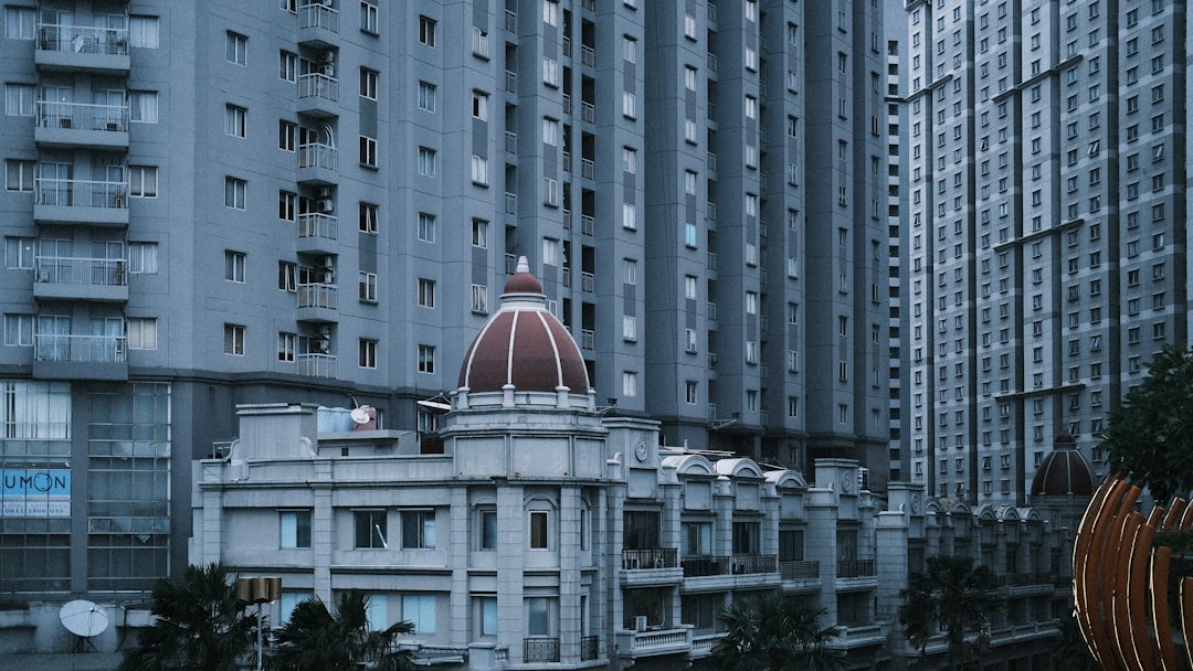 Photo institutional real estate grabs