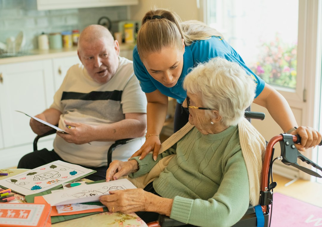 Photo adult children caring for elderly parents