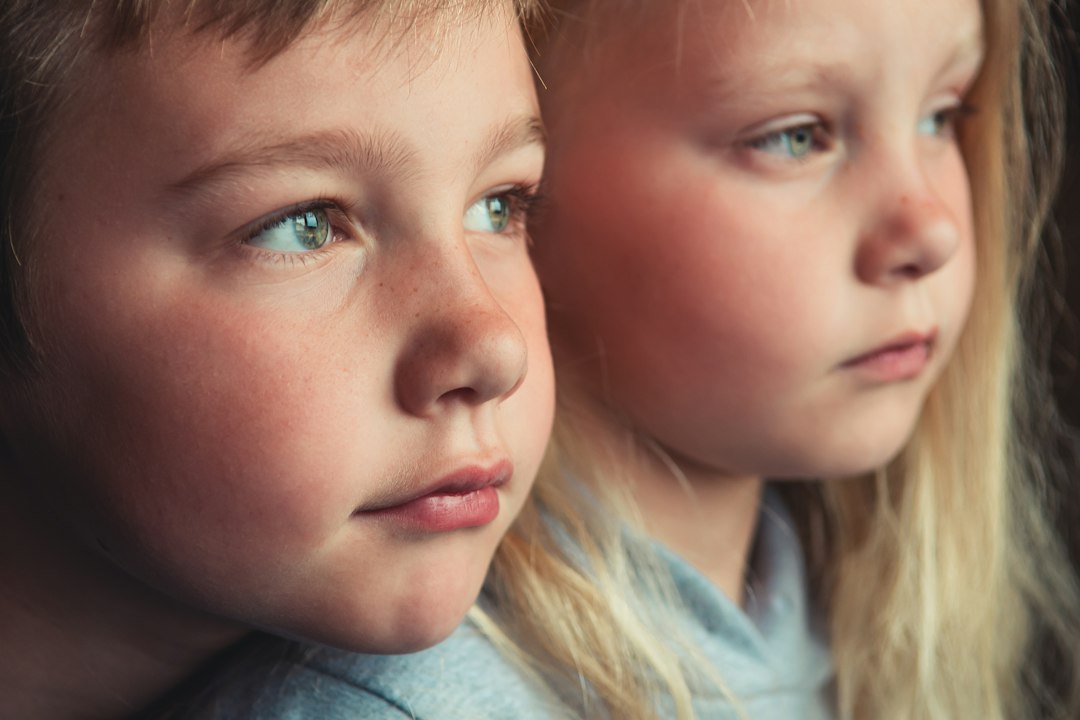 Photo splitting caregiving costs siblings